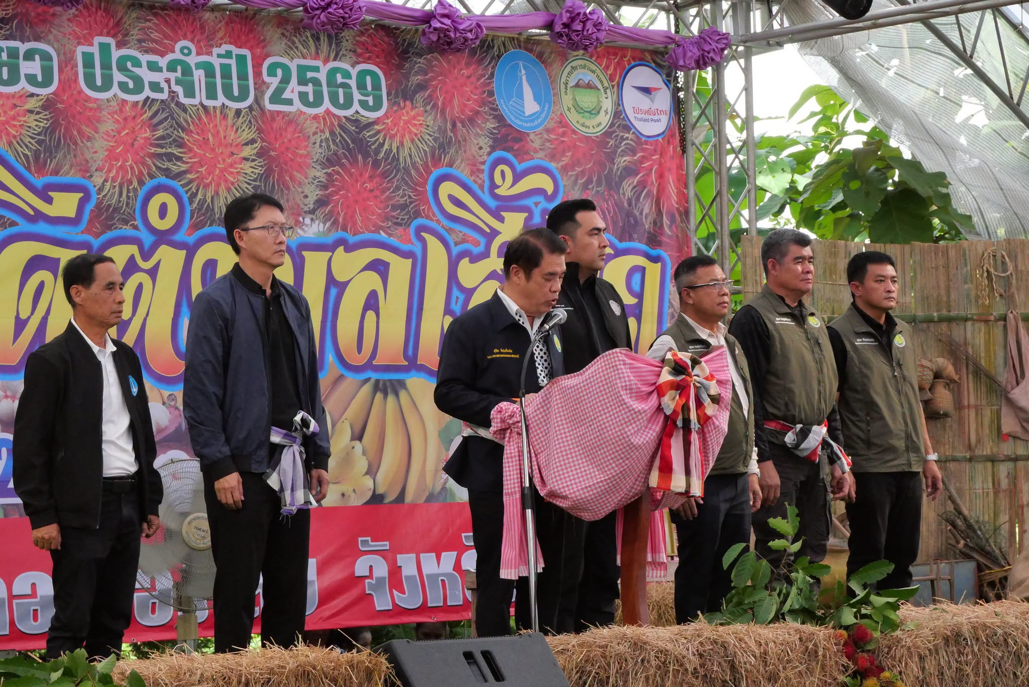 title - รมว.กษ. นำทีมลงพื้นที่ตรวจราชการ พร้อมมอบโฉนดเพื่อการเกษตร ส.ป.ก.เลย กว่า 6 พันไร่